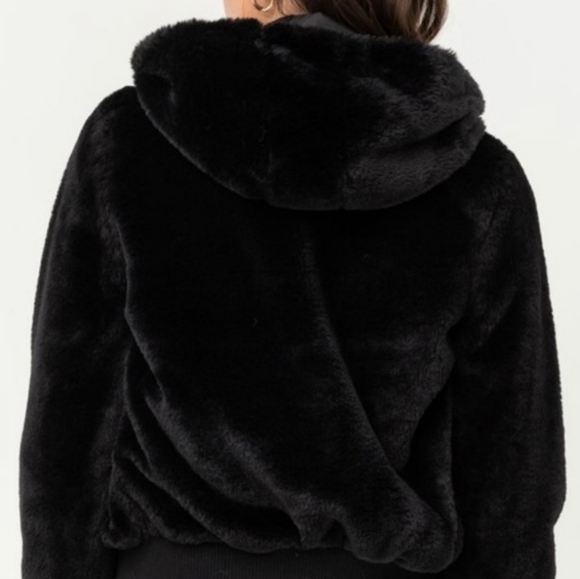 🖤FAUX FUR ZIP UP HOODIE - Picture 4 of 5